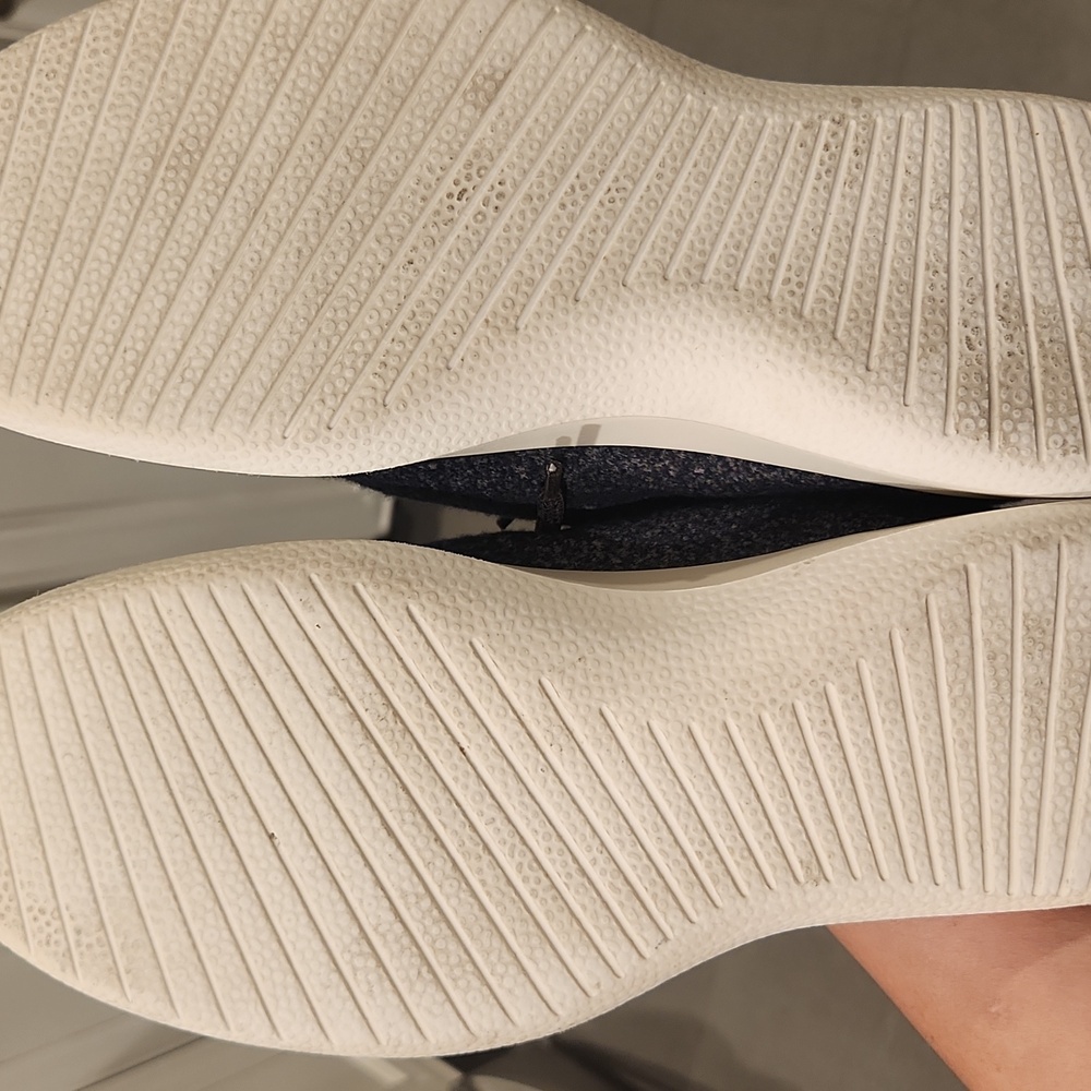 ALLBIRDS | $125 Men's Wool Runners - Picture 6 of 8